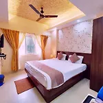 Sea View Hotel Luxury A R A D H A Y A Near Sea Beach