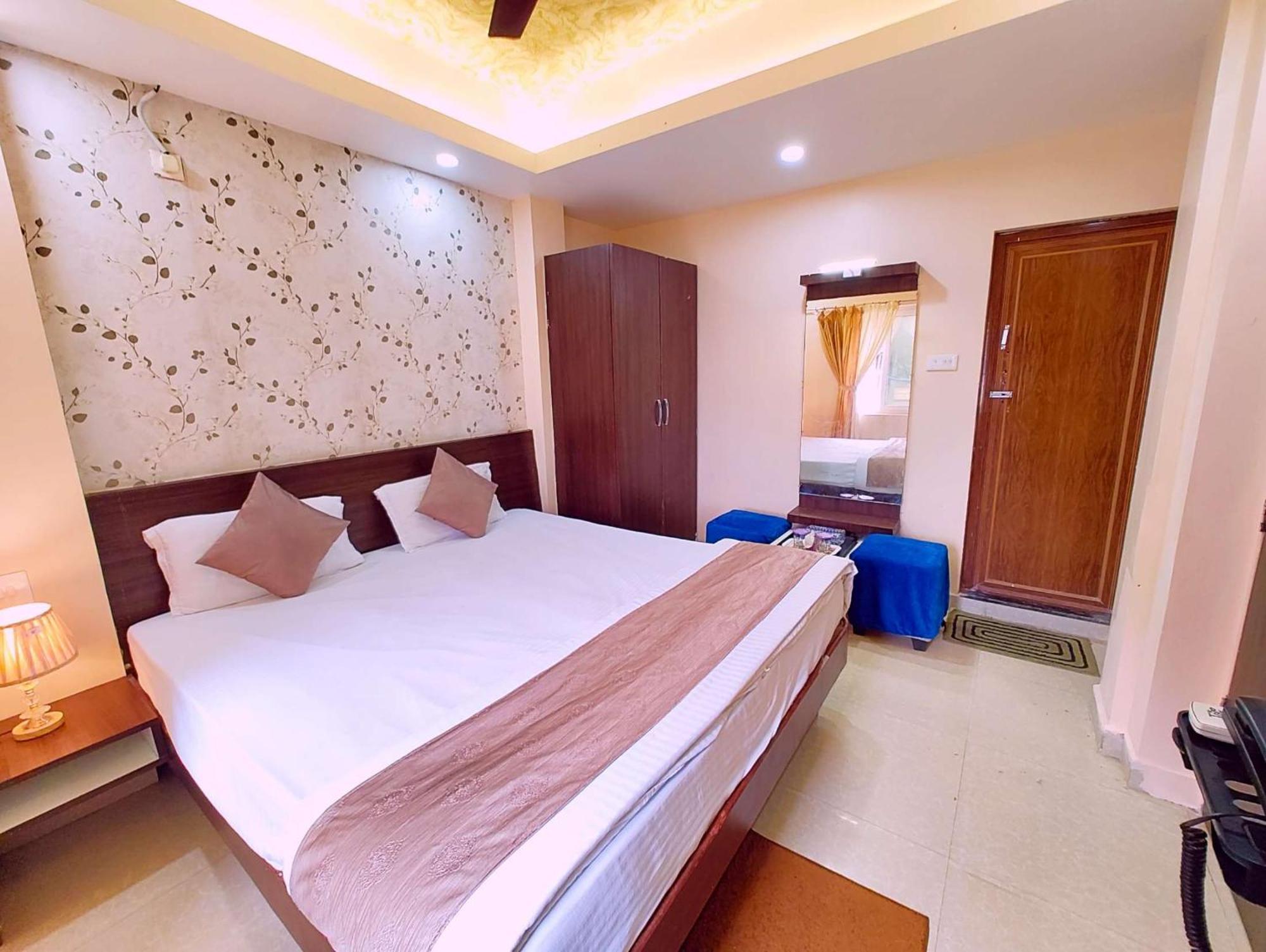 Sea View Luxury A R A D H A Y A Near Sea Beach Hotel Puri